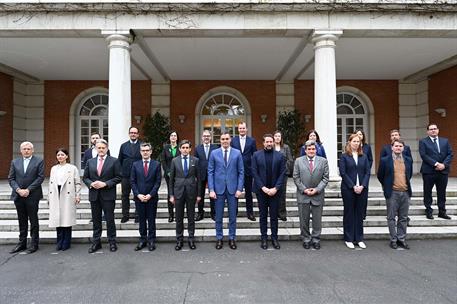 Foto de familia del encuentro del presidente del Gobierno con las plataformas y el sector de las telecomunicaciones